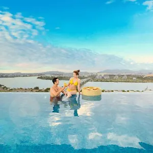 Hotel Rhm Luxury And Da Nang